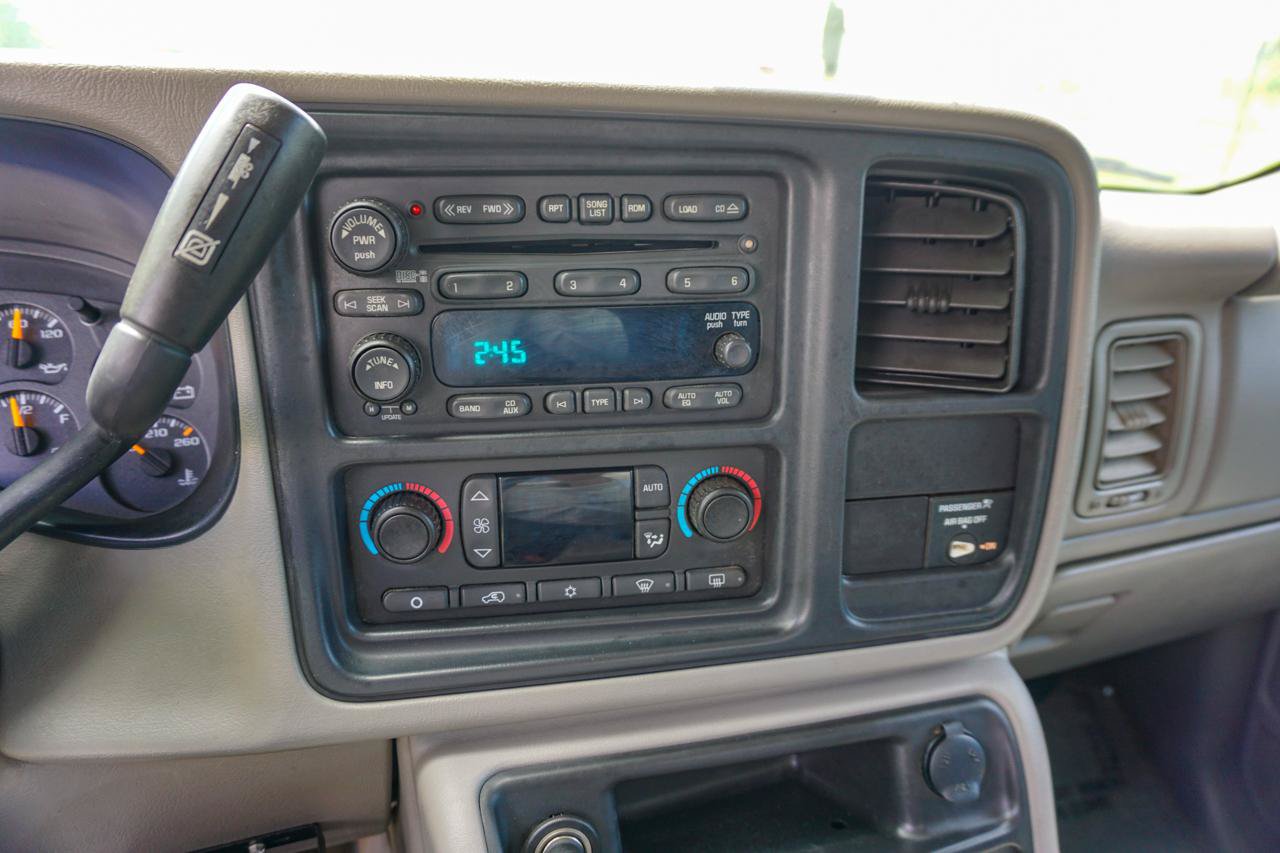 Used 2005 GMC Sierra 2500 SLT w/ Heavy-Duty Power Package AWD/4WD image 12