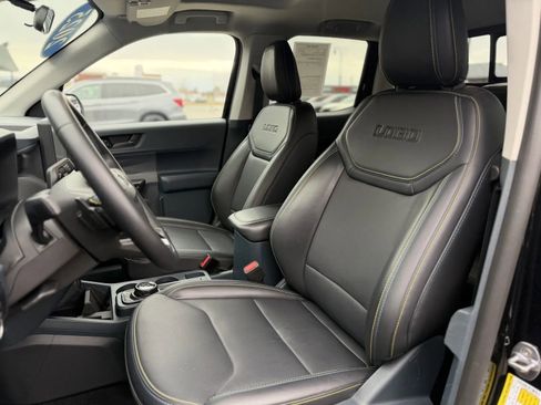 Used 2025 Ford Maverick Lobo image 15