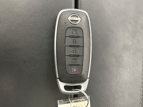 Used 2023 Nissan Rogue SL AWD/4WD image 10