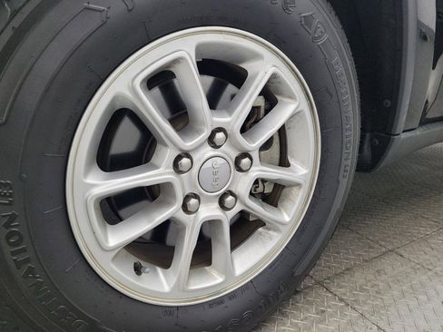 Used 2018 Jeep Grand Cherokee Laredo image 31