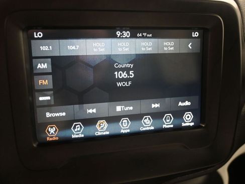 Used 2019 Jeep Renegade Latitude w/ Cold Weather Group FWD image 18