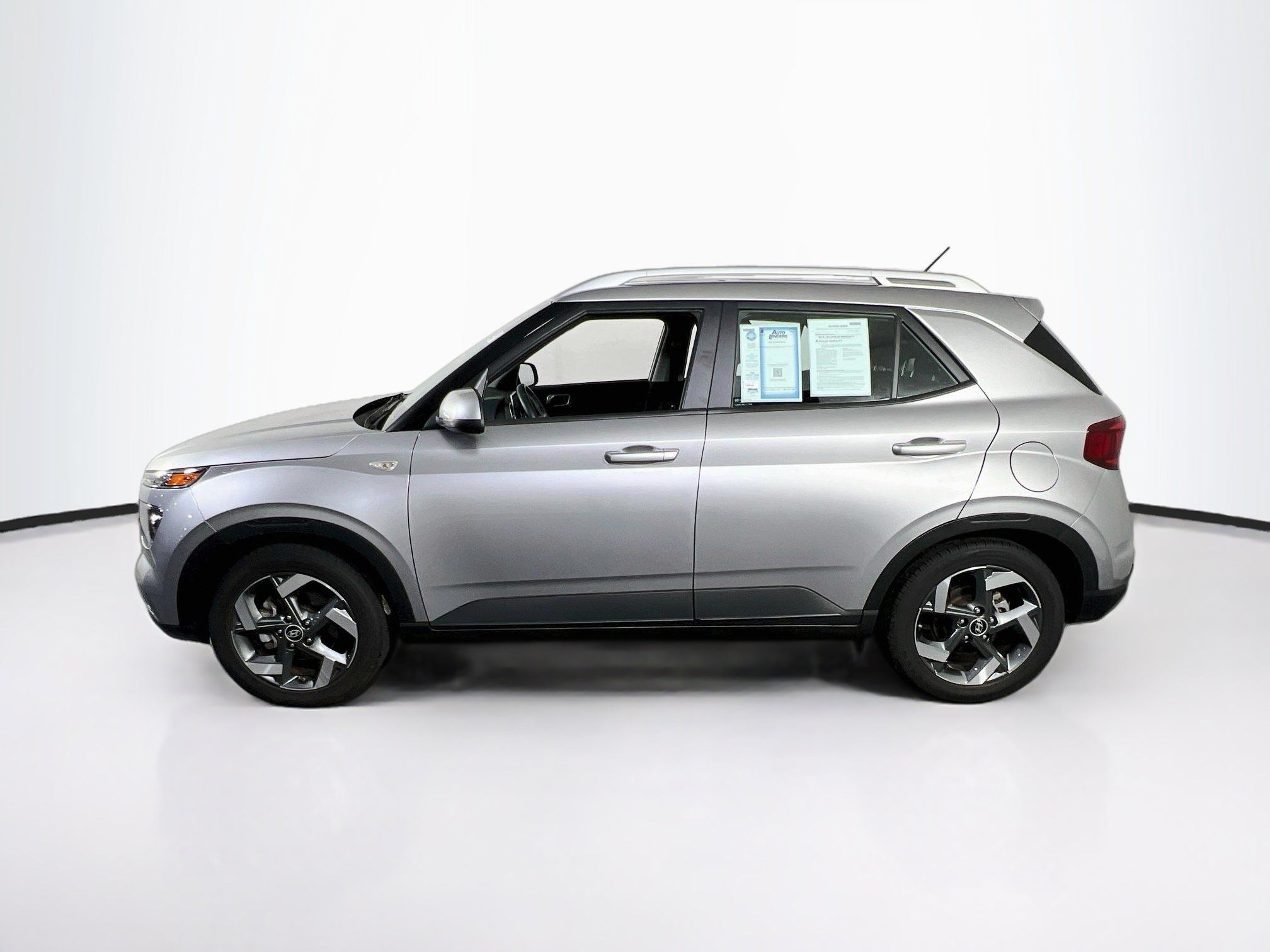 Used 2023 Hyundai Venue SEL w/ Cargo Package FWD image 8