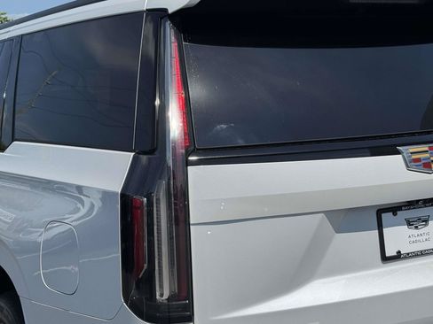 Used 2023 Cadillac Escalade ESV Sport w/ Touring Package AWD/4WD image 8