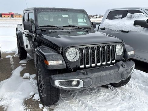 Used 2023 Jeep Gladiator Overland image 3
