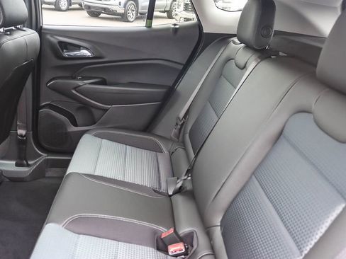 New 2026 Chevrolet Trax LT w/ Sunroof Package image 17