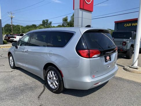 Used 2023 Chrysler Voyager LX FWD image 3