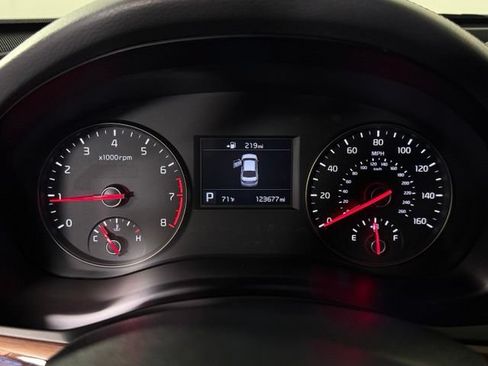 Used 2017 Kia Cadenza Premium FWD image 23