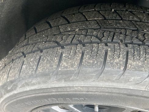 Used 2019 GMC Acadia SLT w/ LPO, Floor Liner Package image 32