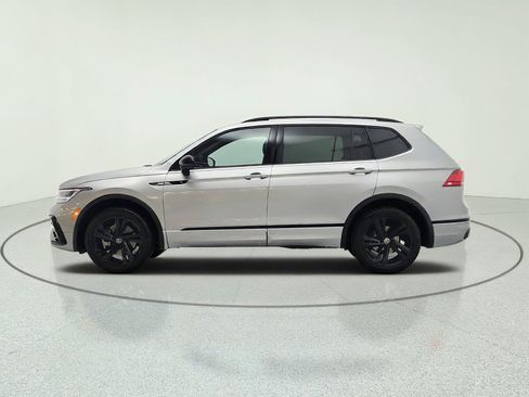 Used 2023 Volkswagen Tiguan SE R-Line FWD image 8