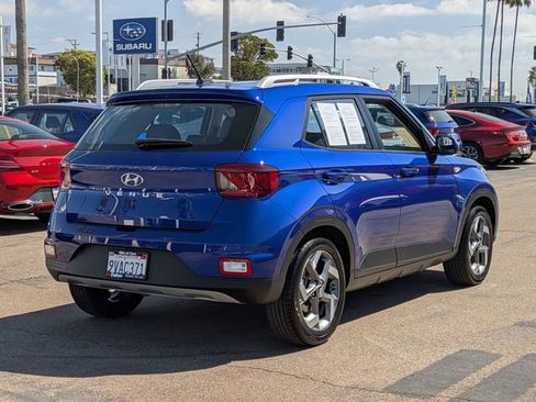 Used 2025 Hyundai Venue Limited FWD image 4