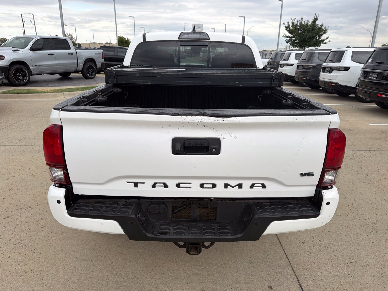 Used 2018 Toyota Tacoma TRD Sport w/ Technology Package AWD/4WD image 4