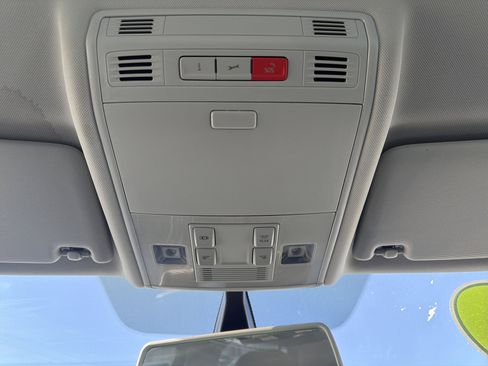 Used 2019 Volkswagen e-Golf SE w/ Driver Assistance Package image 18