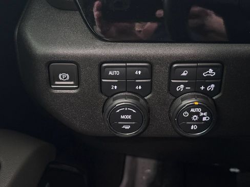 Certified 2024 Chevrolet Silverado 2500 ZR2 AWD/4WD image 28