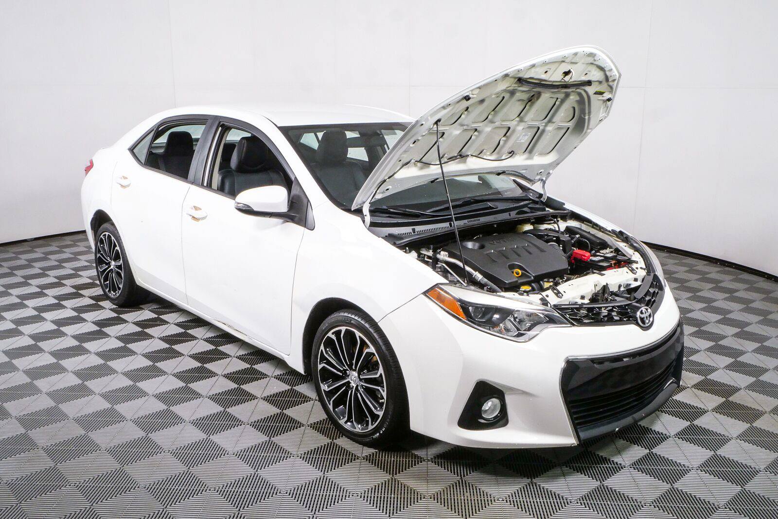 Used 2014 Toyota Corolla S FWD image 30
