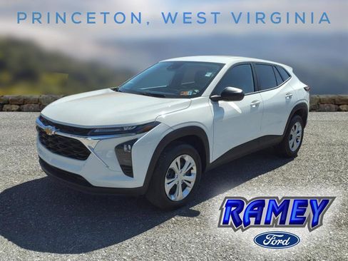 Used 2024 Chevrolet Trax LS image 1