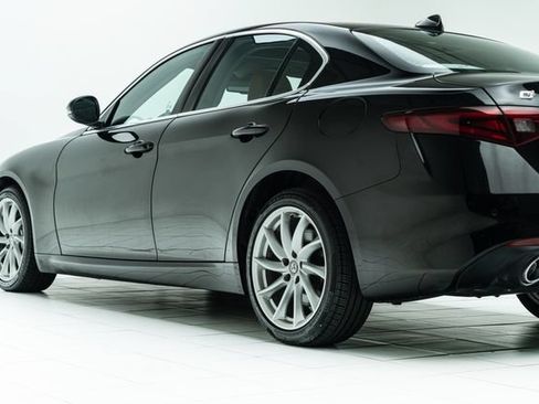 Used 2018 Alfa Romeo Giulia AWD image 19