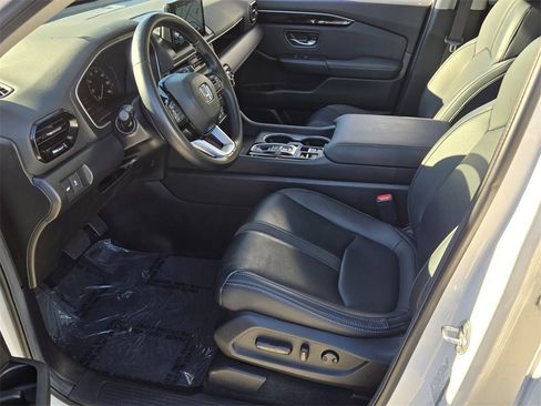 Used 2024 Honda Pilot Touring image 11