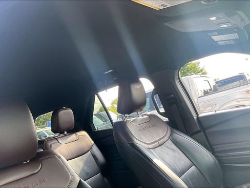 Certified 2023 Ford Explorer Platinum w/ Technology Package AWD/4WD image 21