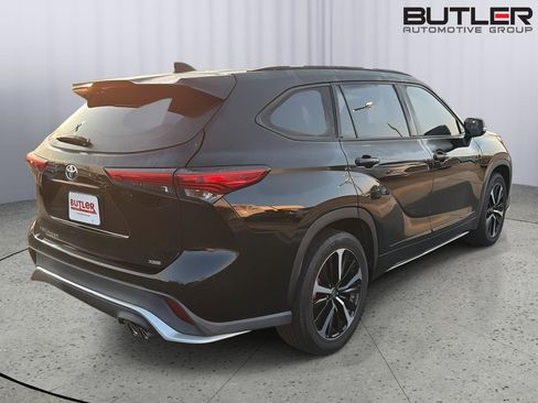 Used 2021 Toyota Highlander XSE FWD image 6