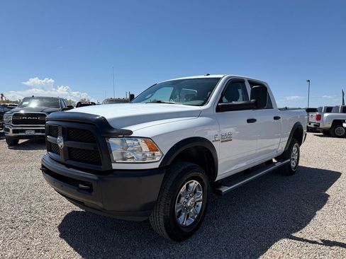 Used 2018 RAM 2500 Tradesman w/ Chrome Appearance Group AWD/4WD image 4