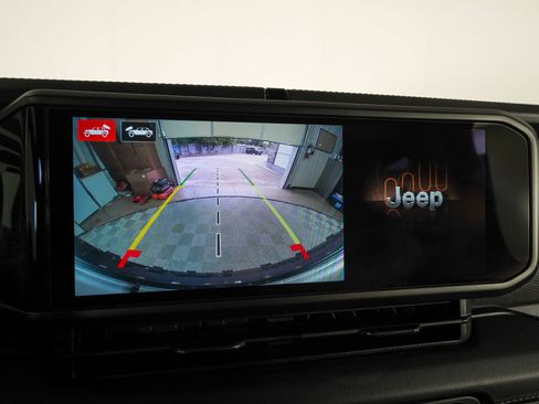 Used 2024 Jeep Wrangler Unlimited Rubicon w/ Technology Group image 23