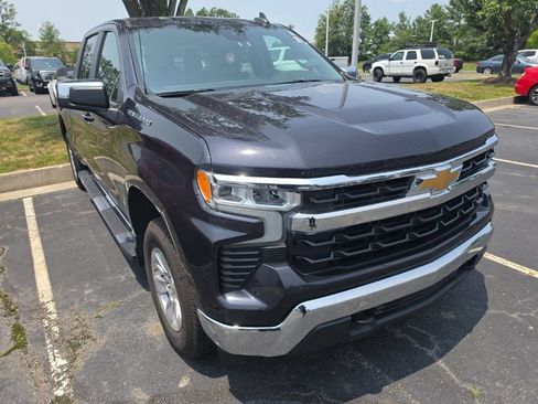 Used 2022 Chevrolet Silverado 1500 LT AWD/4WD image 2
