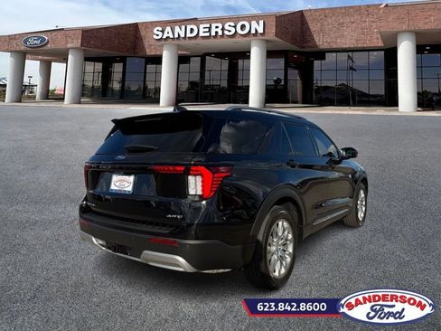 Used 2025 Ford Explorer Platinum image 3