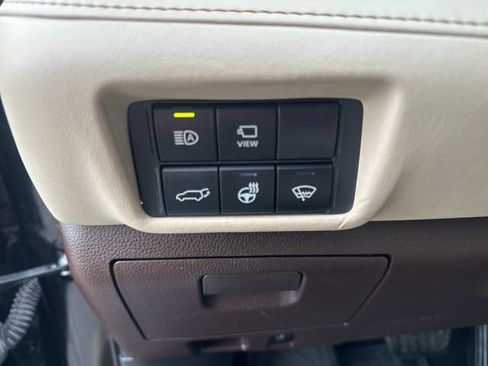 Used 2021 Toyota Highlander Limited FWD image 15