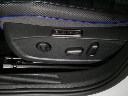 Used 2024 Volkswagen Golf R image 20