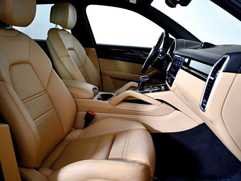 Used 2019 Porsche Cayenne image 47