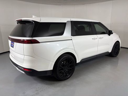 Used 2022 Kia Carnival LX image 8