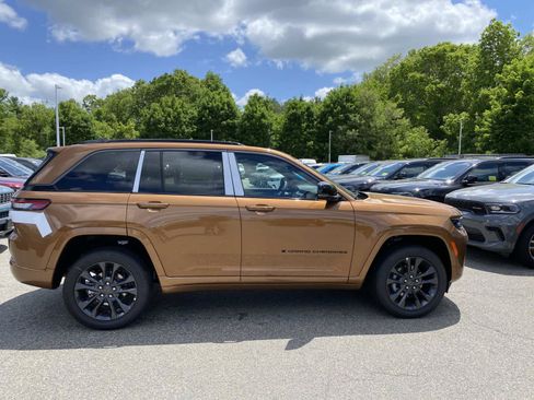 New 2026 Jeep Grand Cherokee Limited AWD/4WD image 2