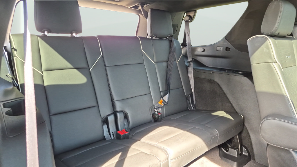 Used 2024 Cadillac Escalade Premium Luxury AWD/4WD image 27