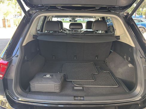 Certified 2022 Volkswagen Tiguan SE w/ Panoramic Sunroof Package AWD/4WD image 13