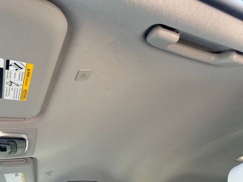 Used 2025 Toyota Corolla Cross LE image 31