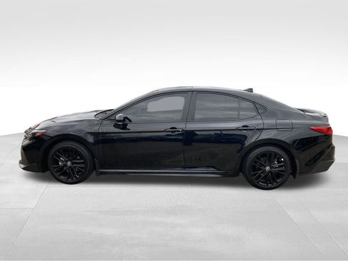 Used 2025 Toyota Camry SE image 2