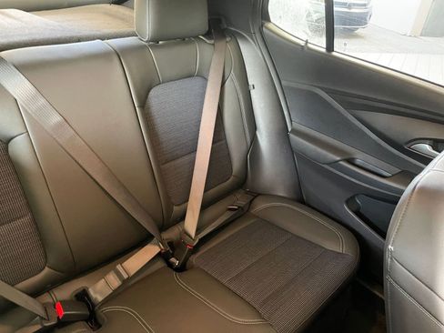 Used 2025 Buick Envista Preferred image 37