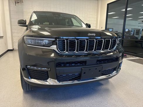Used 2023 Jeep Grand Cherokee L Limited AWD/4WD image 38