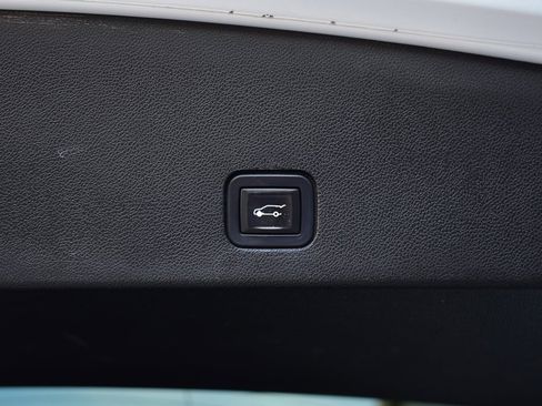 Used 2020 Cadillac XT6 Premium Luxury image 31