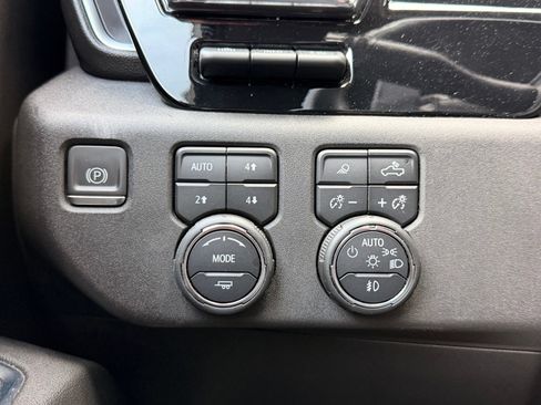 Used 2024 Chevrolet Silverado 1500 LTZ AWD/4WD image 23