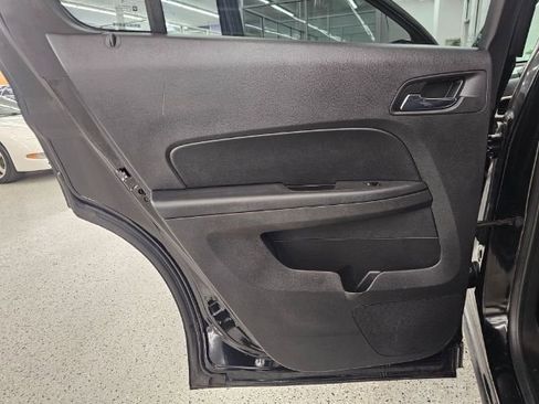 Used 2017 Chevrolet Equinox LT image 23