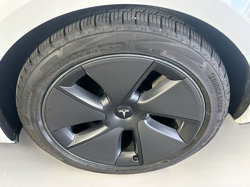 Used 2023 Tesla Model 3 Standard Range image 11