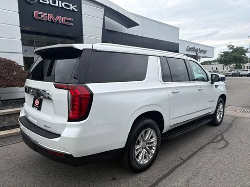 Used 2023 GMC Yukon XL SLT w/ SLT Premium Package AWD/4WD image 4