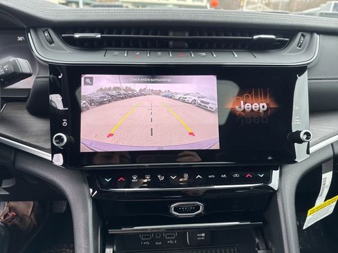 New 2026 Jeep Grand Cherokee Altitude image 14