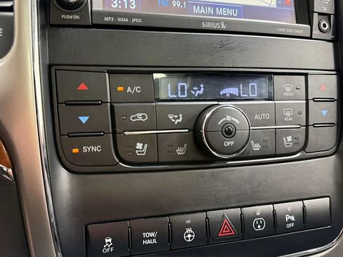 Used 2013 Jeep Grand Cherokee Overland w/ Advance Technology Group AWD/4WD image 21