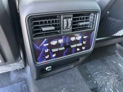 New 2025 Porsche Cayenne Coupe image 16