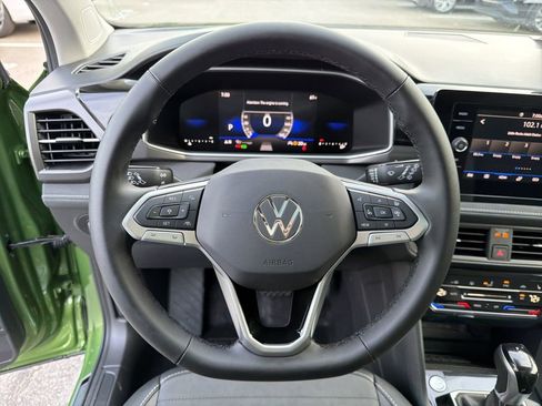 New 2026 Volkswagen Taos SE FWD image 23