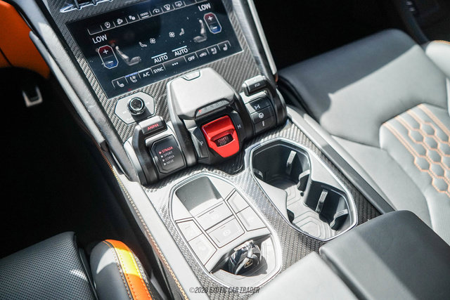 Used 2024 Lamborghini Urus S AWD/4WD image 28