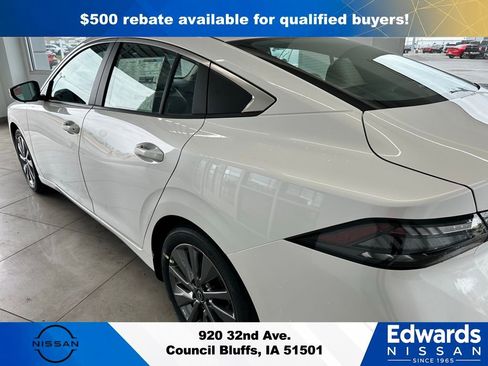 New 2026 Nissan Sentra SL w/ Floor Mat Package FWD image 5