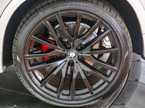 Used 2022 BMW X5 sDrive40i w/ M Sport Package RWD image 11